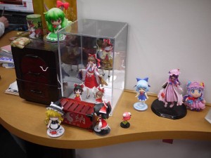 オタク心満載のデスク